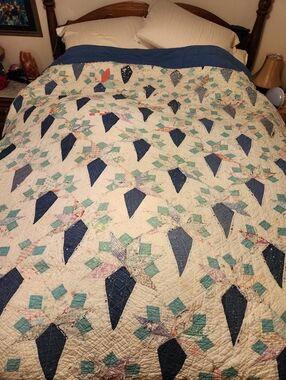 Handmade Blue and Cream Patchwork Quilt - Classic Home Bedding, sz Q/F